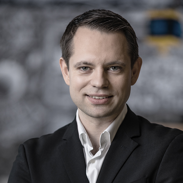 Dr Lukas Kölbl